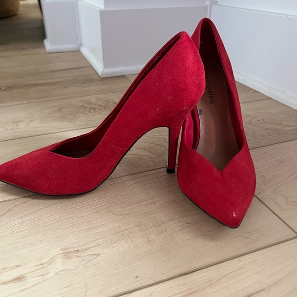 Call it Spring Red Pumps - Picture 3 of 4